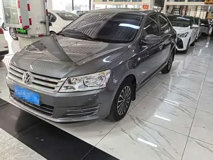 VOLKSWAGEN SANTANA 2013