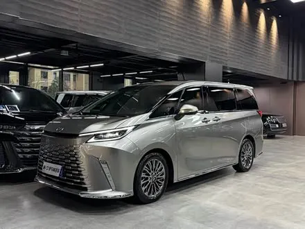 LEXUS LM — из Китая под ключ