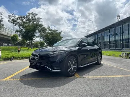 MERCEDES-BENZ EQS SUV 2025