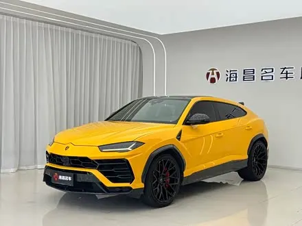 LAMBORGHINI URUS 2021