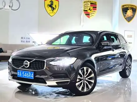 VOLVO V90 2024