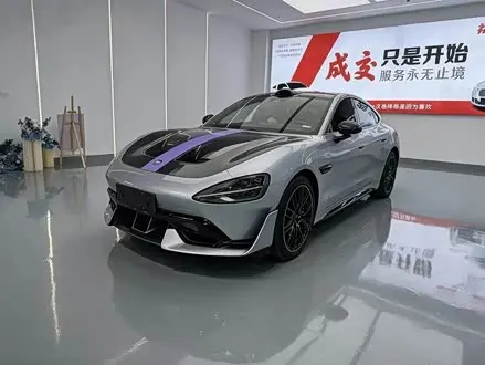 XIAOMI SU7 ULTRA 2025