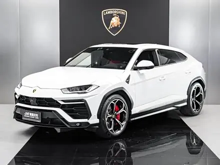 LAMBORGHINI URUS 2018