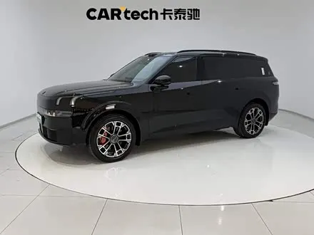 LYNK & CO 900 2025