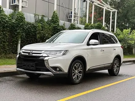 MITSUBISHI OUTLANDER 2018