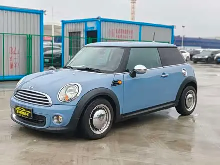 MINI ONE 2012