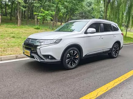 MITSUBISHI OUTLANDER 2019