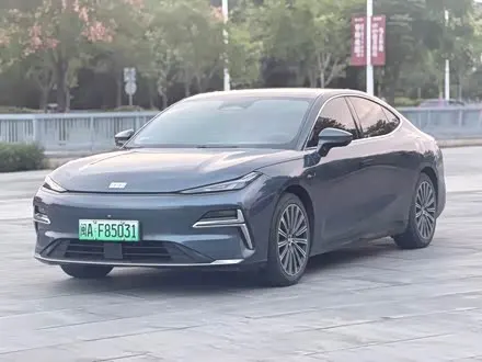 GEELY GALAXY 8 2025