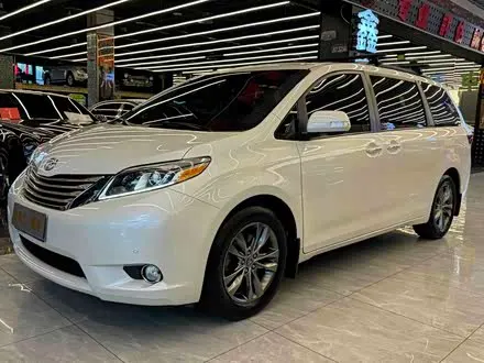 TOYOTA SIENNA 2016