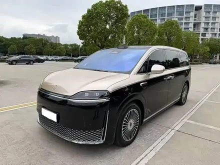 LUXEED V9 2026