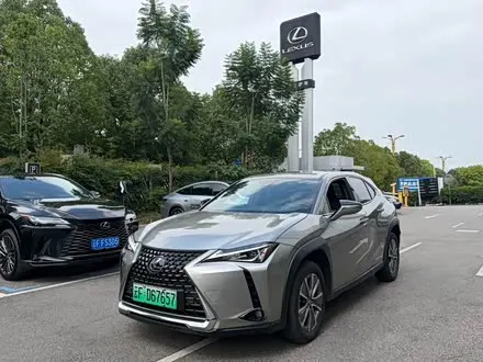 LEXUS UX 2020