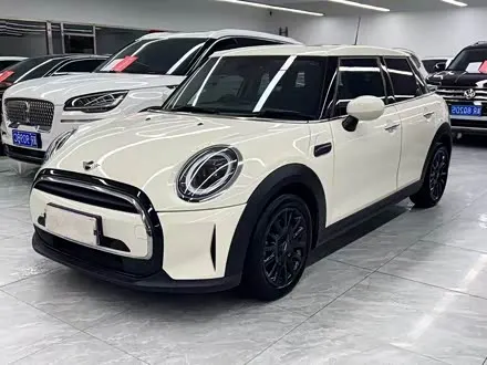 MINI ONE 2023