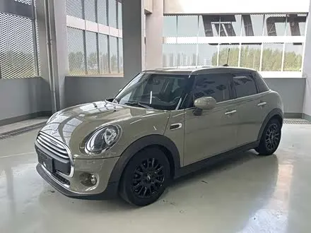 MINI ONE 2020
