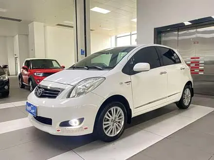 TOYOTA YARIS 2011