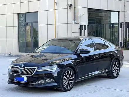 SKODA SUPERB 2025