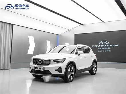 VOLVO XC40 2024