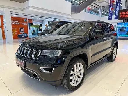 JEEP GRAND CHEROKEE 2017