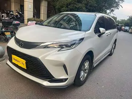 TOYOTA GRANVIA 2024