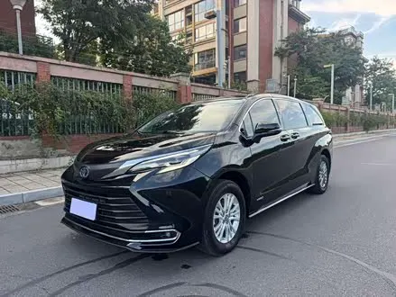 TOYOTA SIENNA 2023