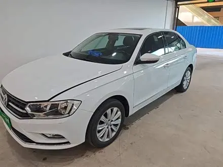 VOLKSWAGEN BORA 2016