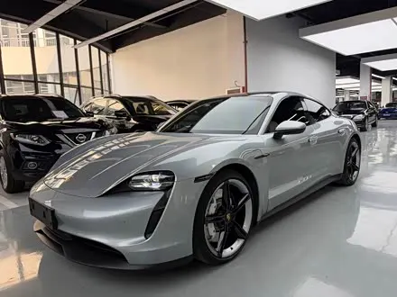 PORSCHE TAYCAN 2022