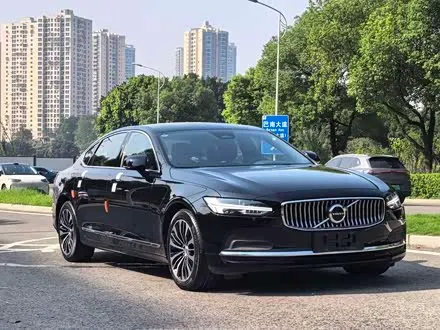 VOLVO S90 2025