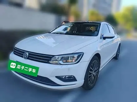 VOLKSWAGEN LAMANDO 2017