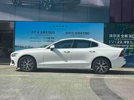 VOLVO S60 2026