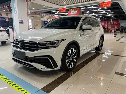 VOLKSWAGEN TIGUAN L 2023