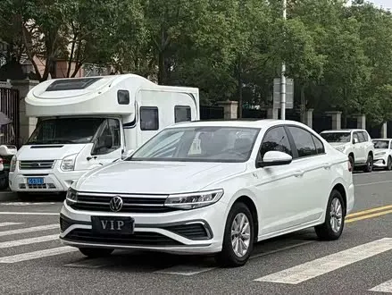 VOLKSWAGEN BORA 2023