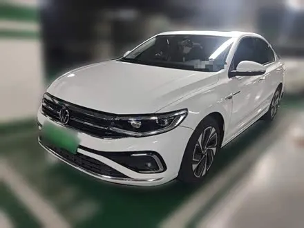 VOLKSWAGEN BORA 2023