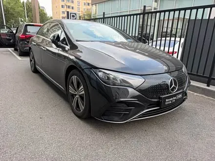 MERCEDES-BENZ EQE 2025
