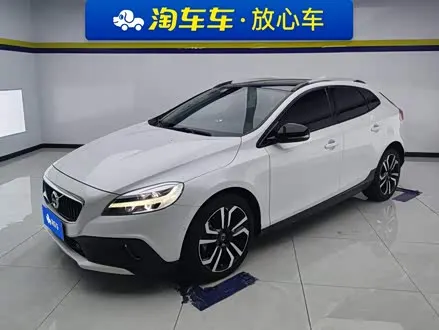 VOLVO V40 2018