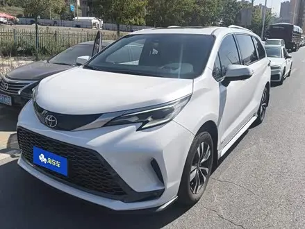 TOYOTA GRANVIA 2024