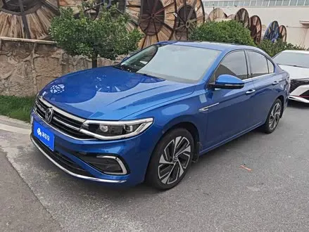 VOLKSWAGEN BORA 2023