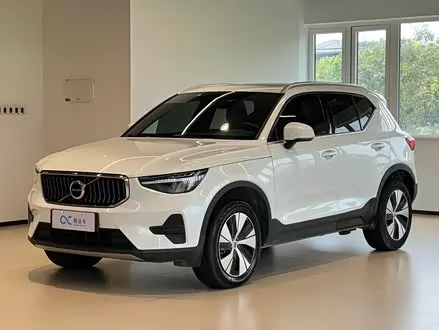 VOLVO XC40 2024