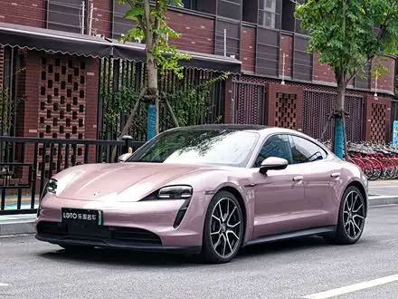 PORSCHE TAYCAN 2022