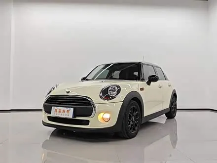 MINI ONE 2019