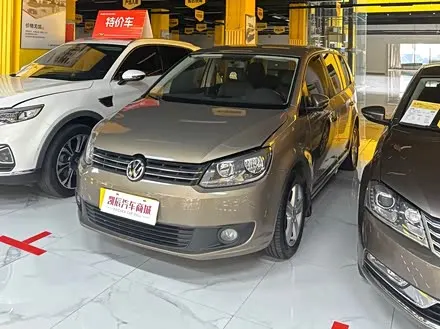 VOLKSWAGEN TOURAN 2015