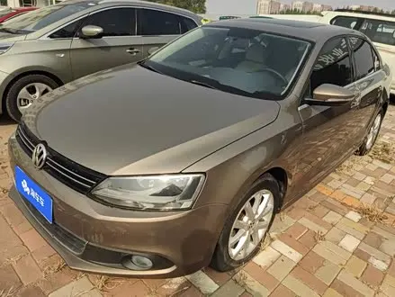 VOLKSWAGEN SAGITAR 2012