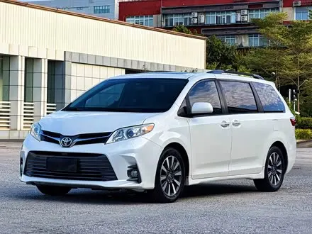 TOYOTA SIENNA 2020