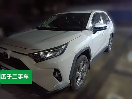 TOYOTA RAV4 2021