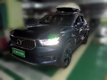 VOLVO XC40 2021