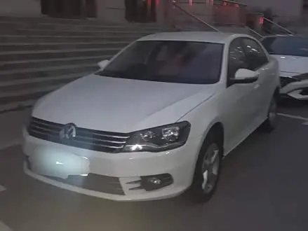 VOLKSWAGEN BORA 2015
