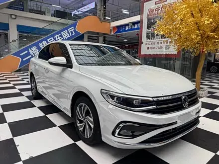 VOLKSWAGEN BORA 2023