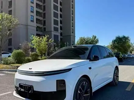 LI AUTO L6 2025