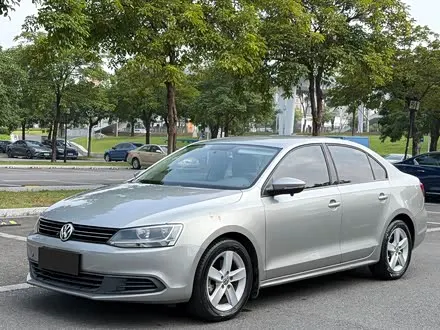 VOLKSWAGEN SAGITAR 2012
