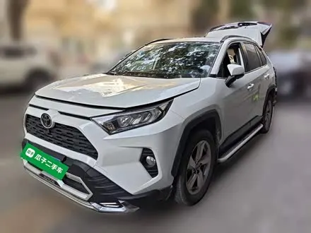 TOYOTA RAV4 2021