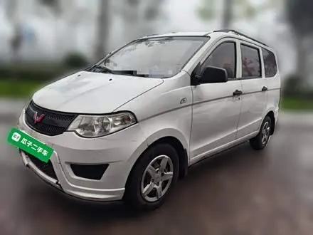 WULING HONGGUANG 2015
