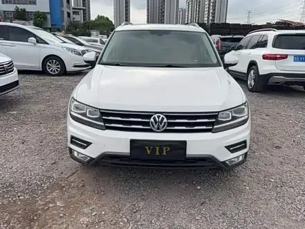 VOLKSWAGEN TIGUAN L 2017